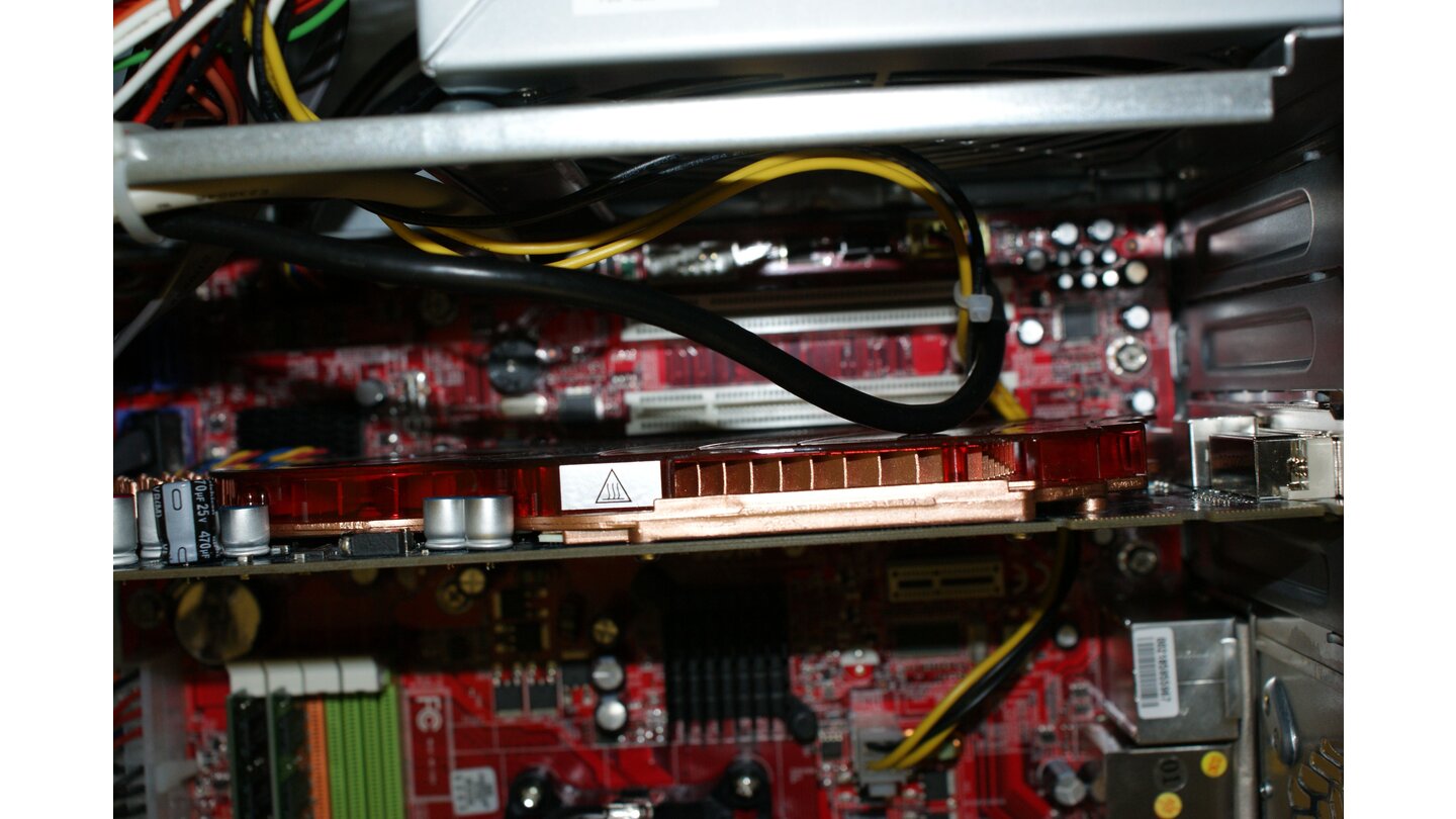 Neben der Radeon HD 4850 warten zwei freie PCI-Steckplätze sowie ein PCI-Express-1x-Slot auf Erweiterungskarten.