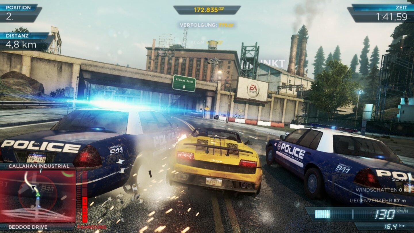 Need for Speed: Most Wanted (PC)Bei solch dramatischen Verfolgungsjagden macht Need for Speed: Most Wanted am meisten Spaß. Und wir sehen hier auch gern darüber hinweg, dass die Polizeikarren unseren Lamborghini Galardo eigentlich niemals einholen dürften.