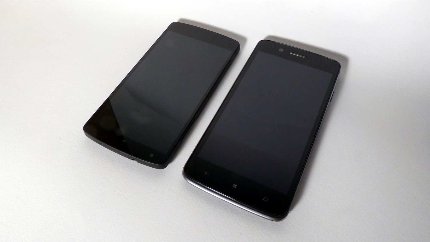 Prestigio Multiphone 8500 DUO - Im Direktvergleich wirkt das Google Nexus 5 fast klein