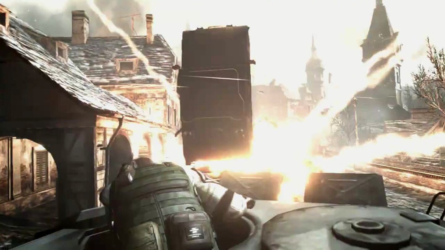 Resident Evil 6 – Trailer-AnalyseSzenenwechsel: Plötzlich sitzt Redfield in einem gepanzerten Fahrzeug und fährt durch ein europäisch wirkendes Städtchen.