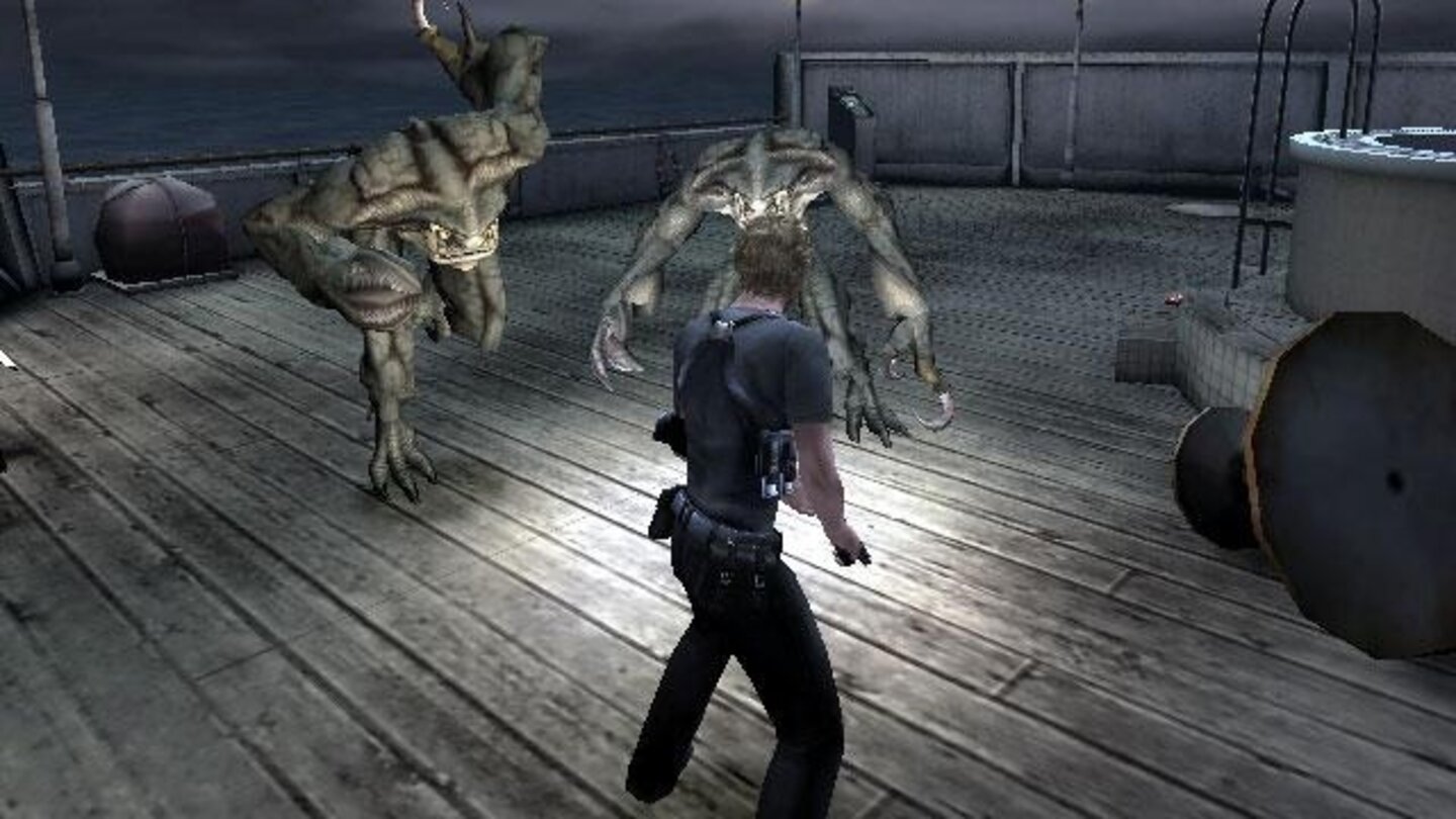 Resident Evil: Dead Aim (2003) In der Reihe der Light Gun-Ableger erscheint 2003 Resident Evil: Dead Aim für die Playstation 2. Der Spieler schlüpft in die Haut von Bruce McGivern und versucht, eine neue Viruskultur der Umbrella Corporation wiederzubeschaffen. Die Spielperspektive wechselt zwischen einer Third-Person-Ansicht beim Erkunden der Umgebung und der Ego-Perspektive in den Kämpfen.