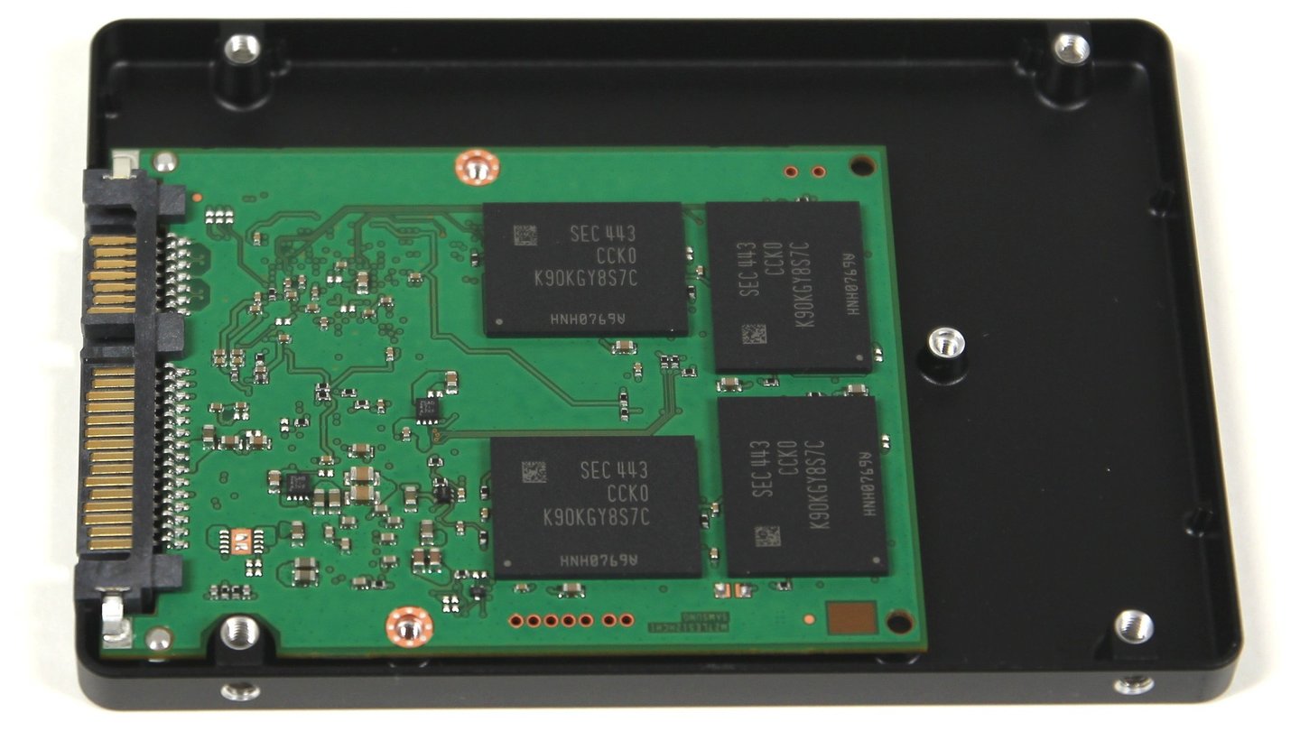Die größte Platine findet sich naturgemäß im Modell mit 1.000 GByte, noch größere Varianten der SSD 850 Evo gibt es nicht.