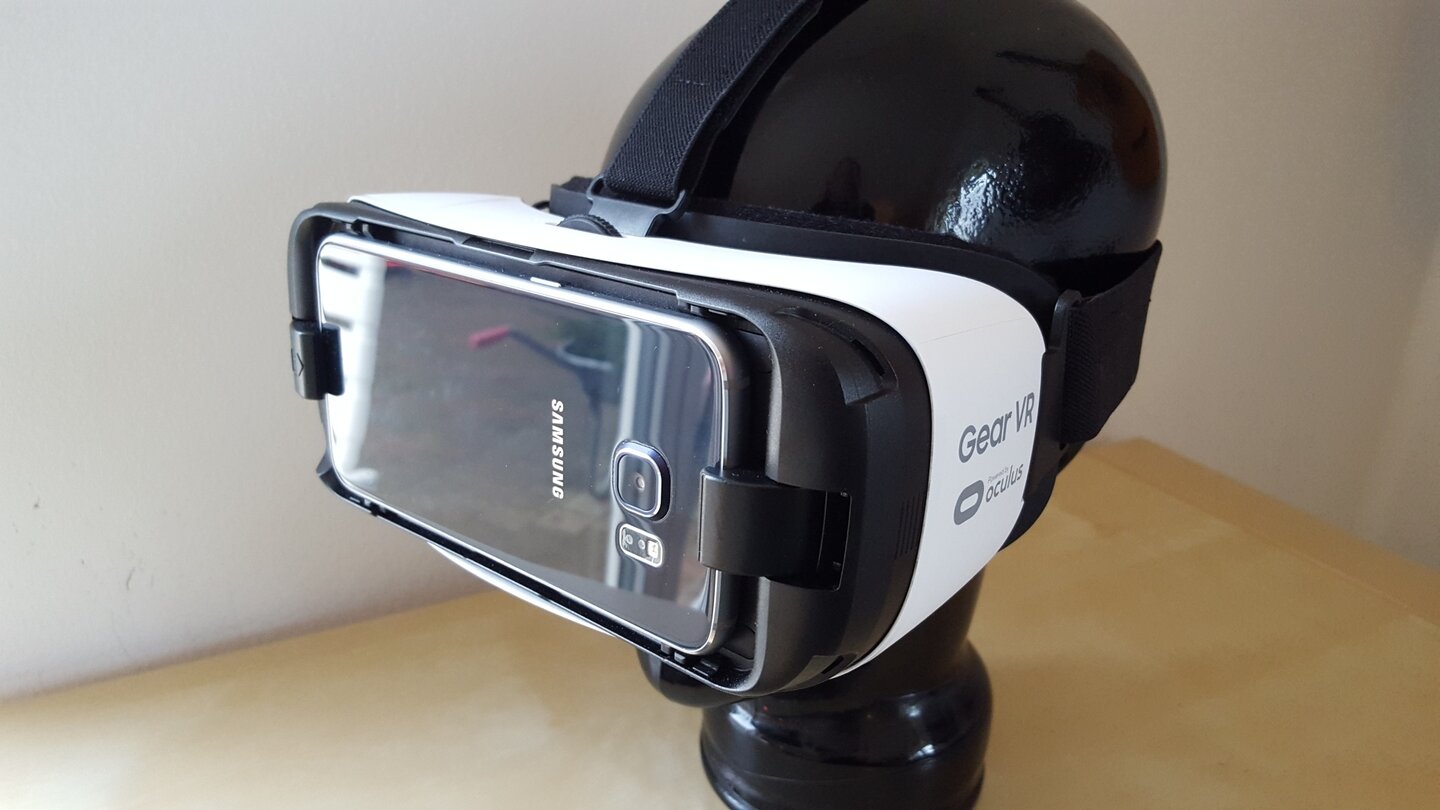 Samsung Gear VR: Mit eingesetztem Smartphone