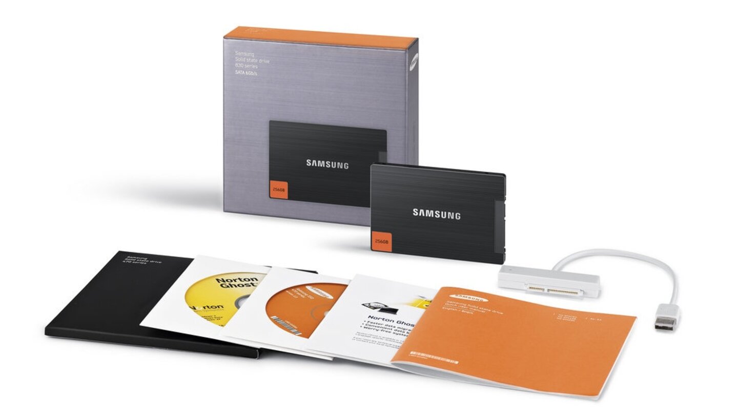 Im Notebook-Kit der Samsung SSD 830 befindet sich ein Adapter von den SATA-Strom- und Datenanschlüssen der SSD auf einen USB-Stecker.
