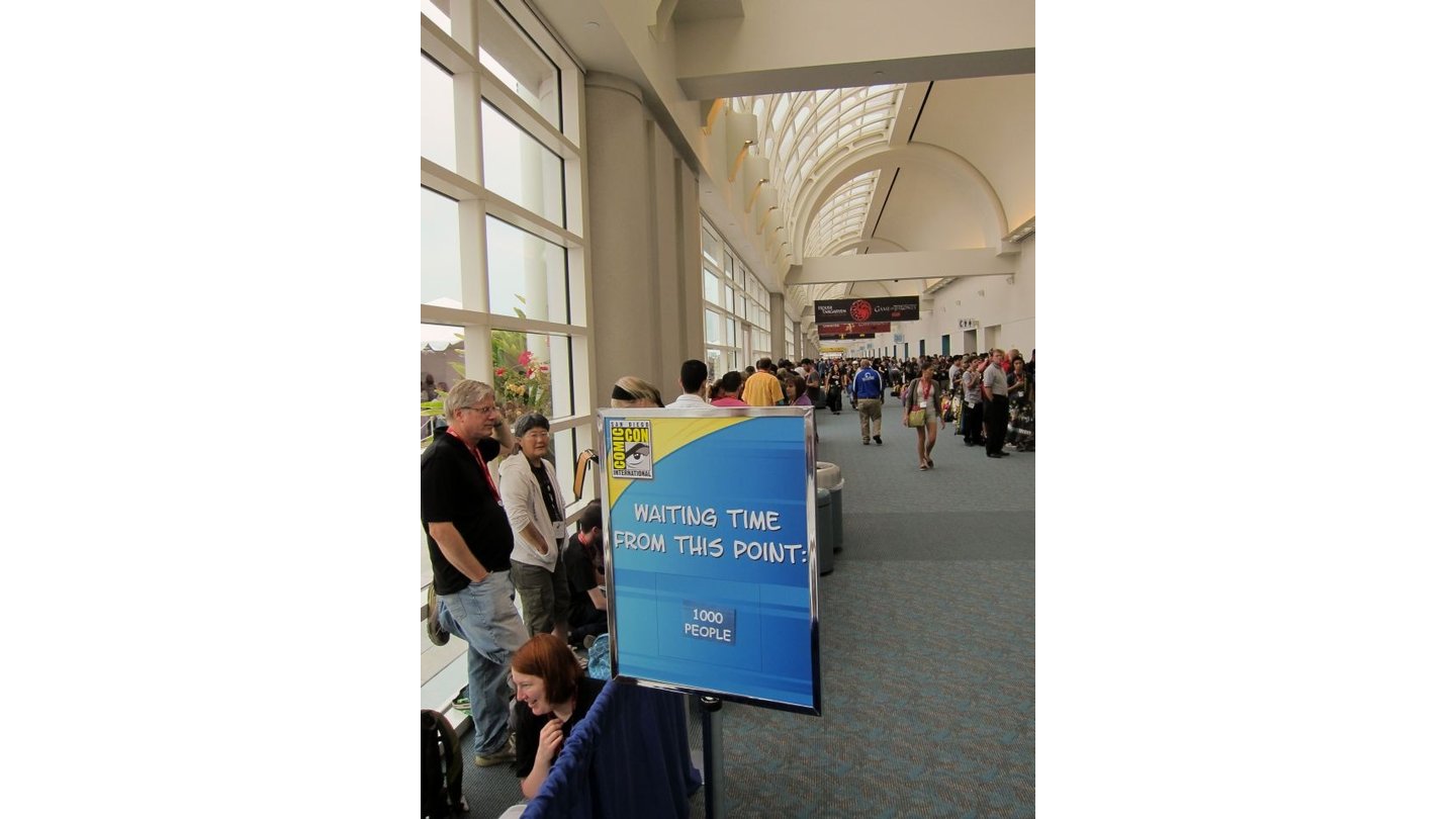 San Diego Comic-Con 2011Nur noch 1000 Leute: Nutzen Sie die Zeit beim Warten.