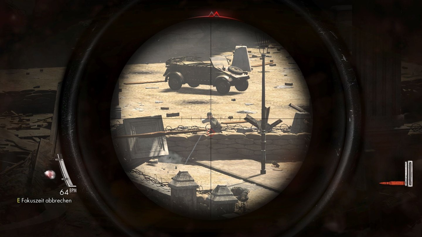 Sniper Elite V2Nicht immer bleiben wir unentdeckt: Feinde erkennen sehr schnell, von wem sie angegriffen werden und eröffnen das Feuer auf uns. Ein schmaler roter Pfeil am Bildschirmrand zeigt an, aus welcher Richtung der Angreifer auf uns schießt.