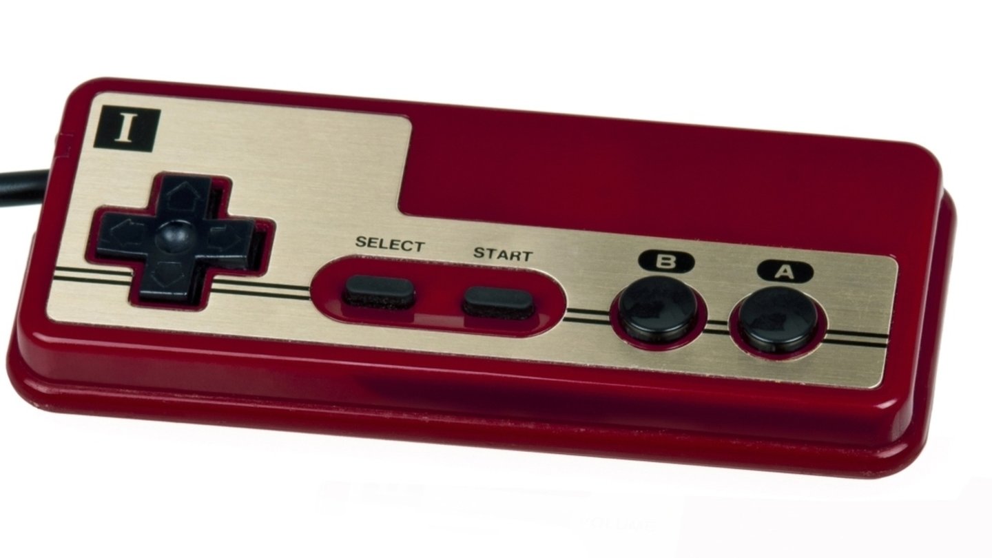 Famicom (1983): Das NES in seiner japanischen Urfassung, mit identischem Controller - jedoch noch ohne das klassische grau-rote Farbschema.
