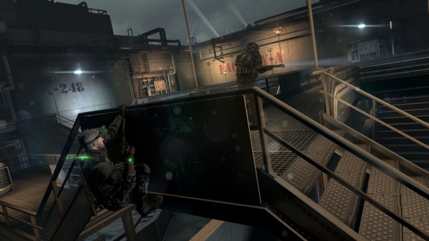 Splinter Cell: BlacklistGepanzerte Söldner direkt anzugreifen wäre Selbstmord. Deshalb locken wir die Flintenmänner ans Geländer, um sie auszuknocken.