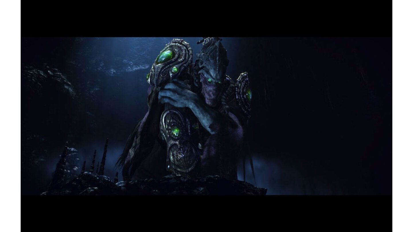 Zeratul: Zeratul ist ein Dunkler Templer, dessen Vorfahren vor mehr als Tausend Jahren von der Protoss-Welt Aiur verbannt wurden. Als er den Zerg-Zerebraten Zasz tötete, wurde Zeratuls Geist für kurze Zeit mit dem des Overminds verbunden. Durch die mentale Verschmelzung mit dem kollektiven Willen der Zerg, offenbarte Zeratul dem Overmind unwissentlich die Position des Protoss-Heimatplanten. Obwohl der folgende Zerg-Ansturm Aiur verwüstete, gelang es den Protoss dank Zeratuls Wissen um die Macht der dunklen Templer den Over-Mind zu zerstören.