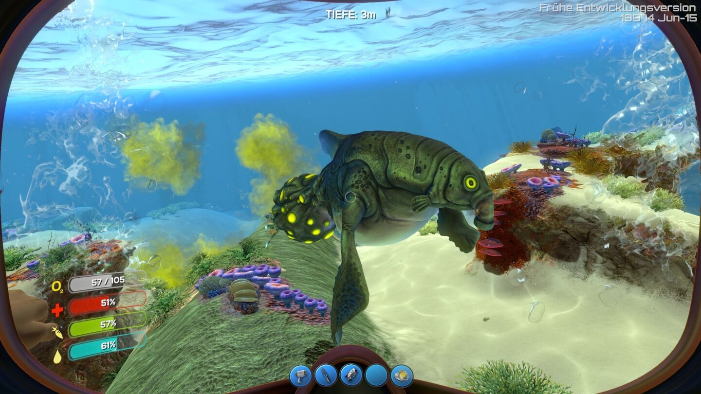 SubnauticaDieses seekuhartige Lebewesen stößt bei Gefahr giftige Säure aus. Die vielfältige Flora und Fauna ist eine der größten Stärken von Subnautica.