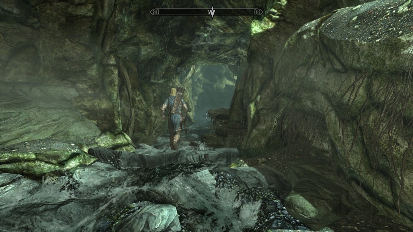 The Elder Scrolls 5: Skyrim (PC)Die stimmungsvolle Beleuchtung tröstet über die etwas polygonarmen Felsen hinweg.