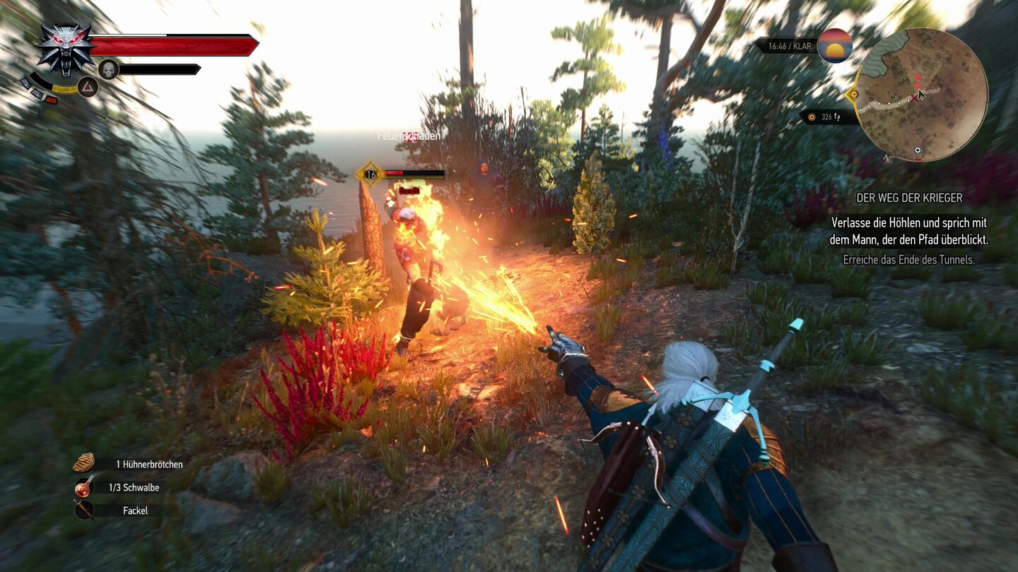 The Witcher 3: Wild HuntGeralt von Rivas drittes Abenteuer ist derzeit das beste Rollenspiel auf der Xbox One. Die weitläufige offene Spielwelt von The Witcher 3: Wild Hunt strotzt nur so vor erinnerungswürdigen Missionen, spannenden Charakteren, herausfordernden Kämpfen und unglaublicher Liebe zum Detail.Das alles macht dank der gelungenen Steuerung einen Heidenspaß, in der Welt des Witchers gibt es für etliche Stunden genug zu tun. Auch die Technik kann sich sehen lassen: Auf den Spieler warten zum Beispiel ein dynamisches Wettersystem, malerische Sonnenuntergänge und viele Details wie sich im Wind wiegende Bäume und es gibt eine hervorragende deutsche Vertonung.