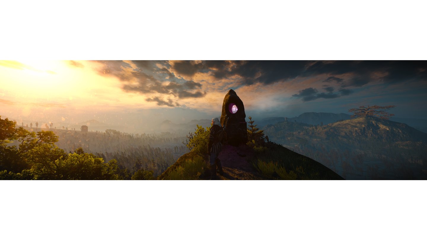 The Witcher 3: Wild Hunt (PC)Während links die Sonne aufgeht, zieht rechts ein Gewitter heran. Am »Ort der Macht« in der Bildmitte kann Geralt meditieren, um seine Hexerzeichen zu stärken und – manchmal – einen Fähigkeitspunkt abzustauben.