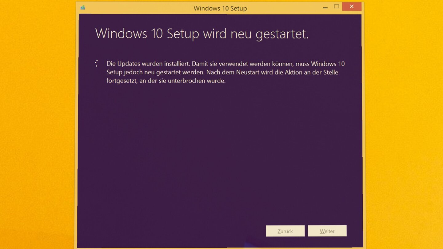 Danach startet Windows neu und installiert das Upgrade.