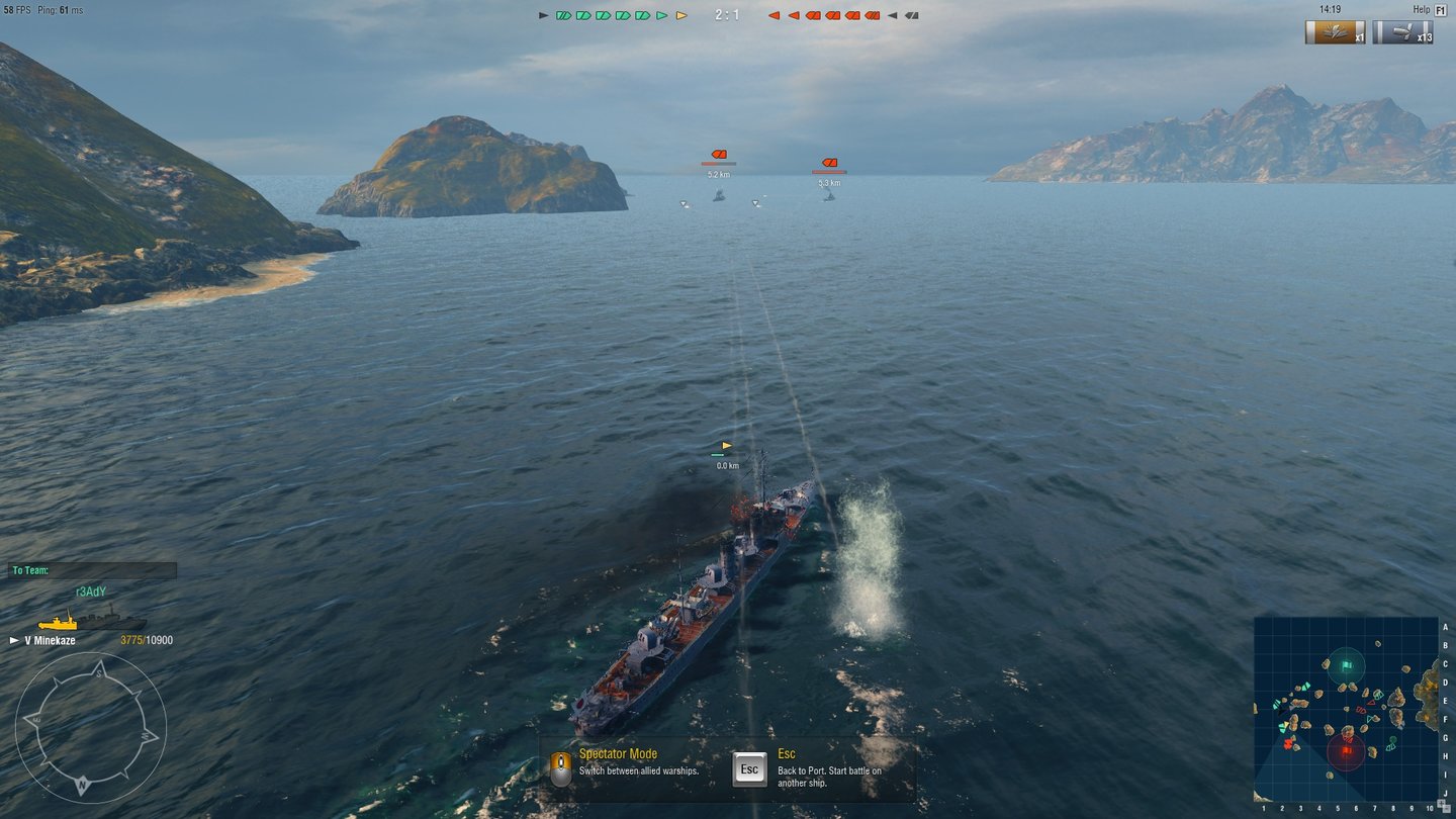 World of Warships - Screenshots aus der Closed BetaAnlauf auf zwei Kreuzer: Mit wilden Ausweichmanövern versucht dieser japanische Minekaze-Zerstörer, nahe genug an zwei Gegner heranzukommen. Granaten schlagen knapp neben ihm ein.