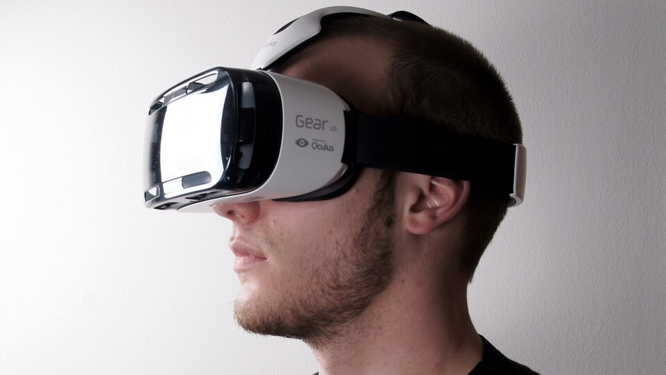  Samsungs Gear VR benötigt zwar ein Samsung-Smartphone um zu funktionieren, ist aber im Gegensatz zu Rift und Vive bereits erhältlich.