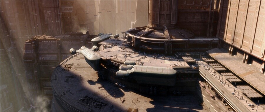 100% echte Pixel: Im Raumhafen des Stadtplaneten Coruscants legen die Fracht- und Transportschiffe an, mit denen auch Anakin und Padmé reisen müssen. 