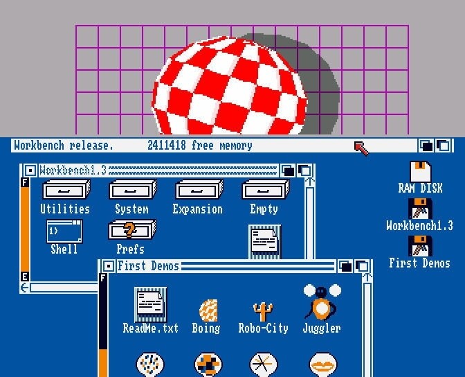 Amiga Workbench und Boing Ball, auf einem Bildschirm dank Co-Prozessor Copper und Multitasking.