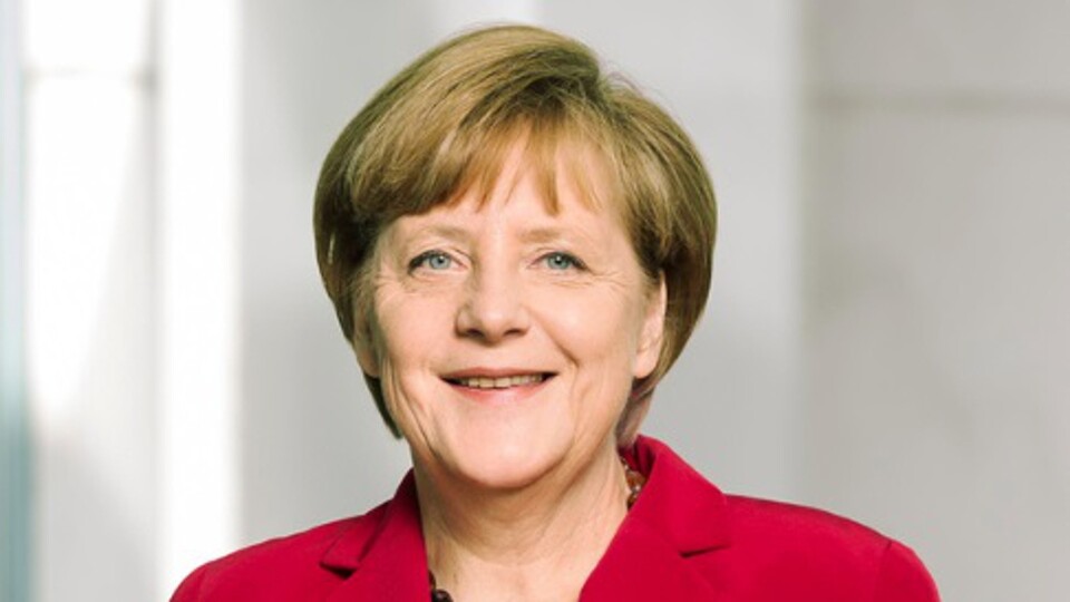 Angela Merkel eröffnet die Gamescom 2017 und macht einen Rundgang über die Messe. 