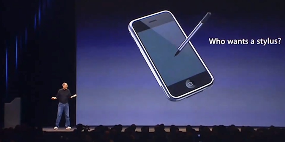 Das erste iPhone revolutioniert die Bedienung von Smartphones.
