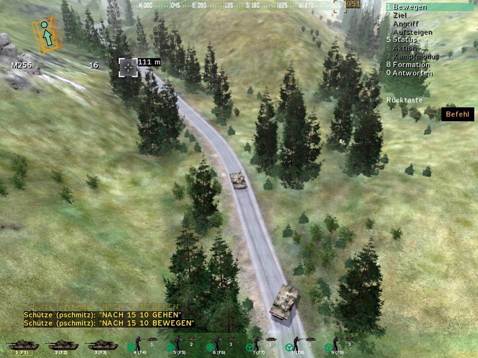 In der taktischen Übersicht lassen sich Fahrzeuge und Soldaten am besten durchs Terrain steuern – jedoch nur, wenn kein Feind in der Nähe ist.