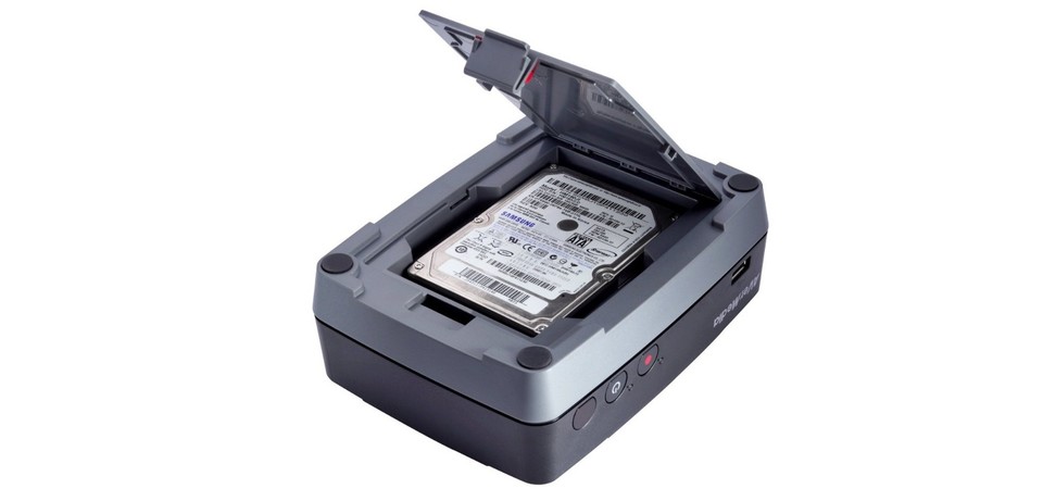 Festplattenbucht : Im Gehäuse findet sich die Möglichkeit, eine 2,5-Zoll-Festplatte einzubauen. Ob SSD oder HDD spielt dabei keine Rolle, allerdings darf das Laufwerk nicht dicker als 12 mm sein.