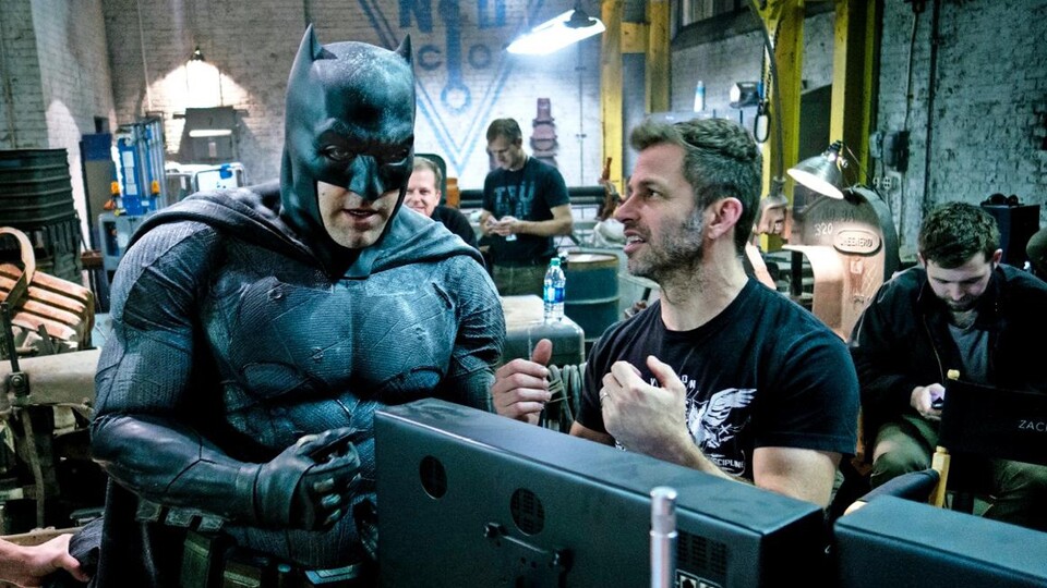 Regisseur Zack Snyder und Ben Affleck am Set von Batman v. Superman.