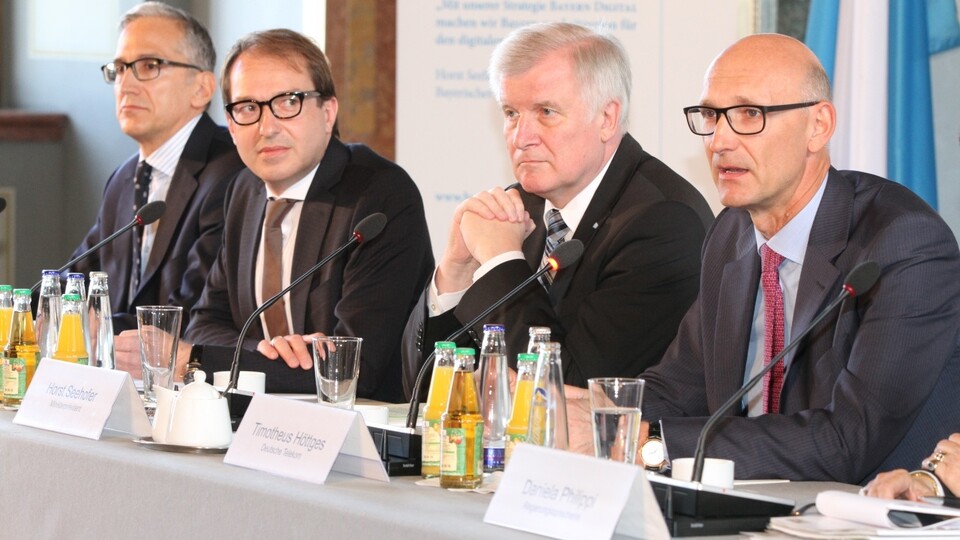 Auf dem bayerischen IT-Gipfel waren auch die Chefs von Kabel Deutschland und der Deutschen Telekom anwesend. (Bildquelle: Bayern.de)
