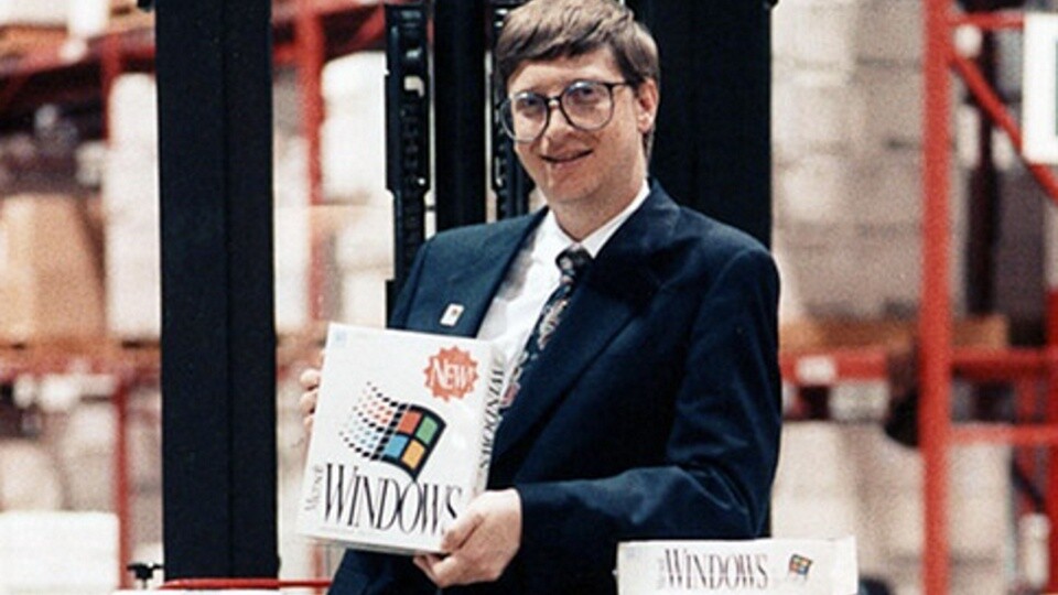 Bill Gates präsentiert stolz das neue Windows 3.1.