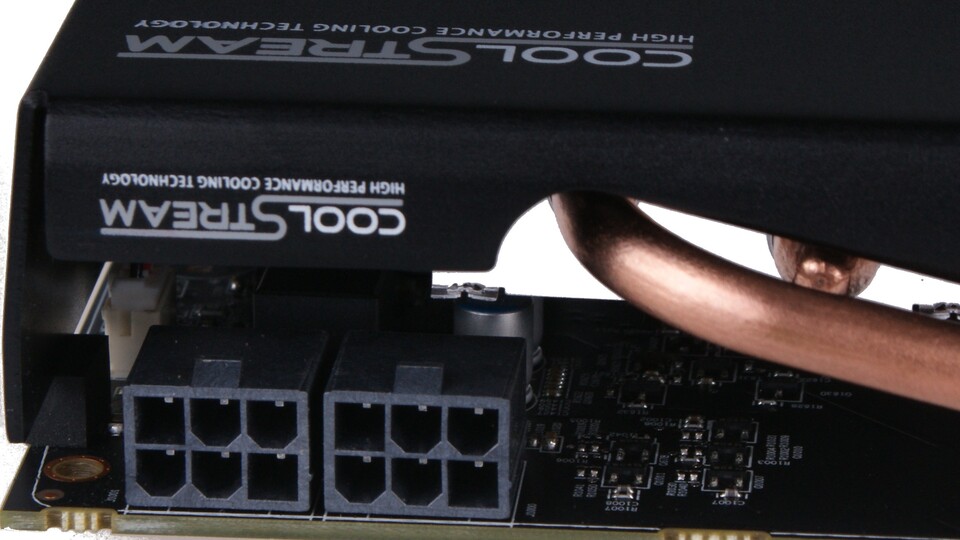 Zusätzlichen Strom bezieht die HD 7870 über zwei sechspolige Anschlüsse.