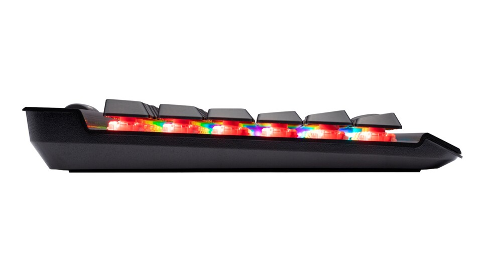 Corsair kombiniert mit der K70 RGB MK.2 Low Profile Rapidfire flache Schalter von Cherry mit entsprechend flachen Tastenkappen. Das reduziert die Höhe der Tastatur auf insgesamt 29 Millimeter statt der für Corsair üblichen 40 Millimeter.