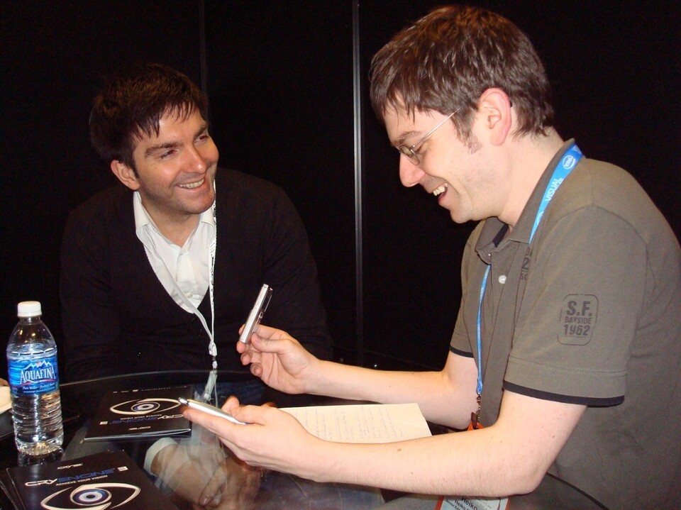Crytek-CEO Cevat Yerli (links) im Gespräch mit GameStar-Redakteur Heiko Klinge.