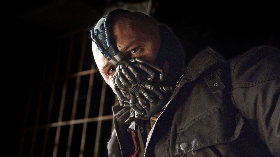 Tom Hardy ist hinter seiner Bane-Maske kaum noch zu erkennen. Allerdings liegt das auch daran, dass er für seine Rolle deutlich an Gewicht zugelegt hat.