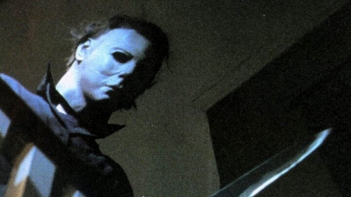 Dead by Daylight wird um Inhalte aus John Carpenters Halloween erweitert - inklusive Killer Michael Myers, Laurie Strode und einem Vorort-Level.