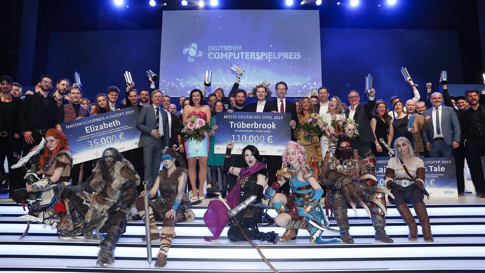 Alle Gewinner des Deutschen Computerspielpreises 2019 auf einer Bühne. (Copyright Getty Images/Franziska Krug for Quinke Networks) 