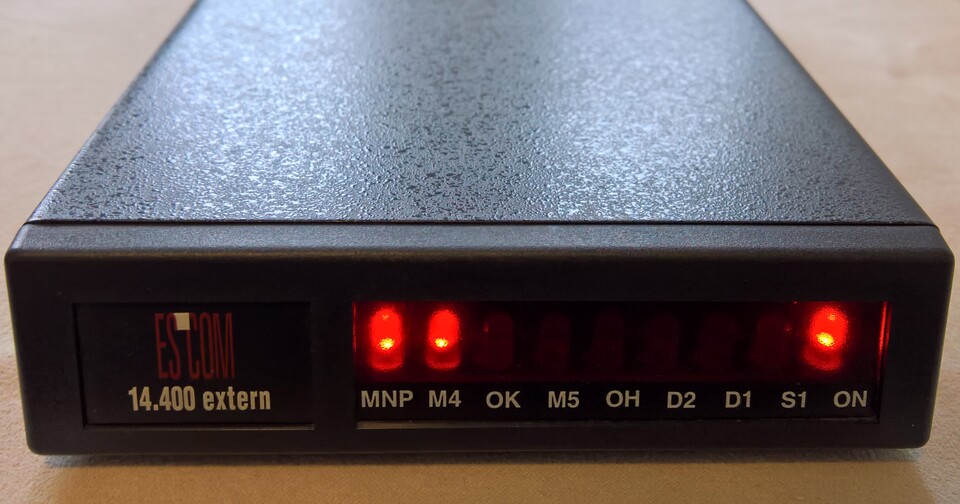 Damit ging man 1993 ins Netz: ein typisches 14,4-kbits-Modem. Diese 14.400 Bit pro Sekunde erreichte es in der Praxis aber leider nicht.