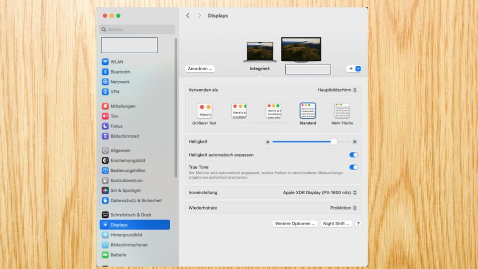 Via »Einstellungen« und »Displays« kommt ihr beim MacBook schnell auf die entsprechenden Einstellungsmöglichkeiten für einen weiteren Bildschirm.