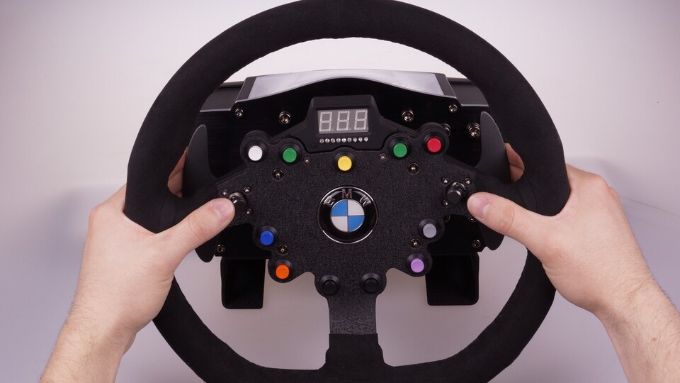 Egal in welcher Kurve, dank dem Fanatec BMW M3 GT2 haben wir immer maximale Präzision.