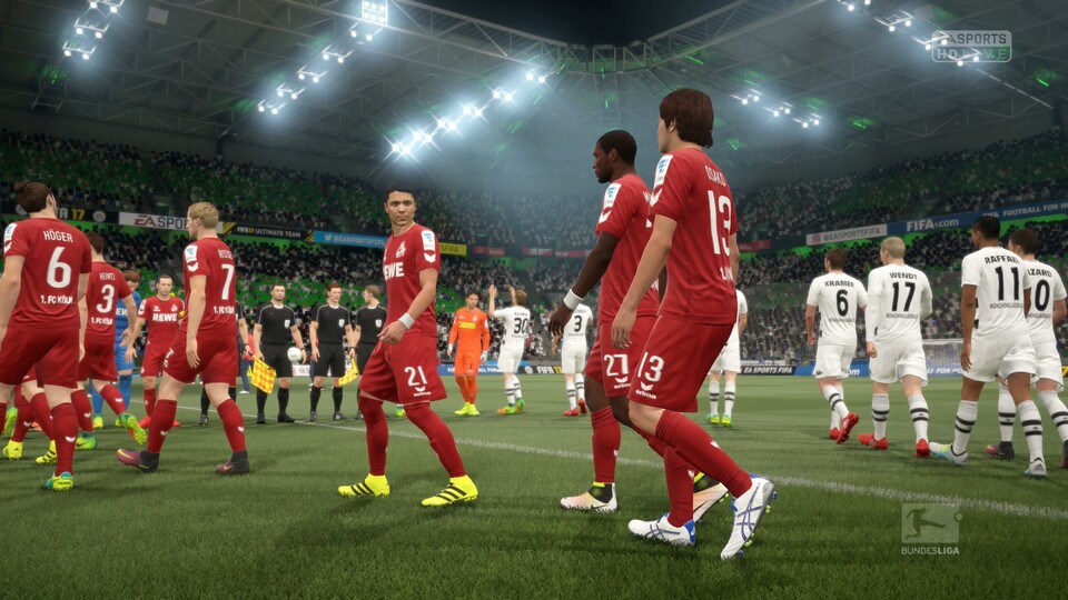 FIFA 17 überzeugt optisch mit tollen Lichteffekten - bei PES 2017 auf dem PC sind wir schon froh, vernünftiges Flutlicht zu sehen.