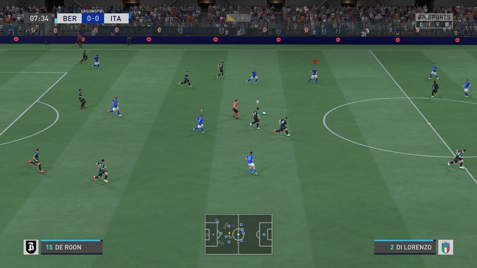 Die Next-Gen-Versionen von FIFA 22 profitieren von Hypermotion, wodurch viel mehr Bewegung in die Spiele kommt. Im Vergleich fühlt sich FIFA 22 auf PC und Last Gen sehr statisch an.