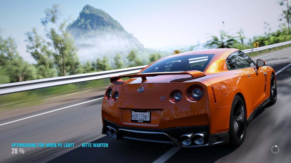 Unabhängig von den gewählten Grafikeinstellungen optimiert Forza Horizon 3 das Spiel beim ersten Start. Zusammen mit den langen Ladezeiten können so vor allem bei der Installation auf einer HDD einige Minuten vergehen, bis wir das erste mal aufs Gas drücken dürfen.