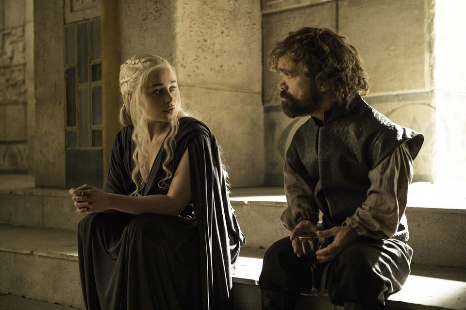Tyrion (Peter Dinklage) mit Daenerys Targaryen.