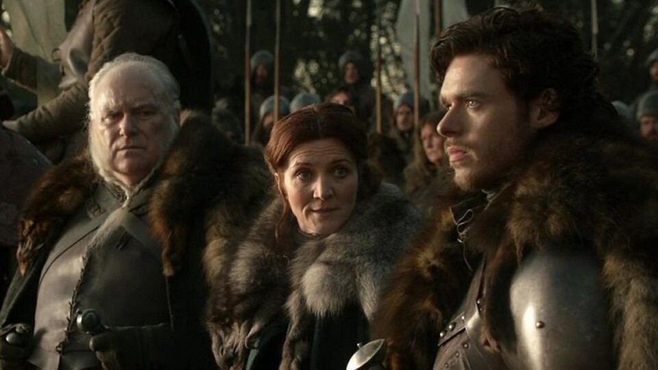 Lady Catelyn Stark begleitet ihren Sohn Robb Stark beim Feldzug gegen die Lannisters.