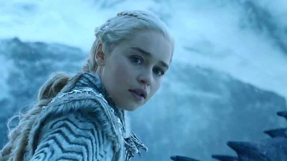 Schon in der Pilotfolge von Game of Thrones gabe es einige Änderungen, wie etwa die Besetzung von Emilia Clark als Dany.