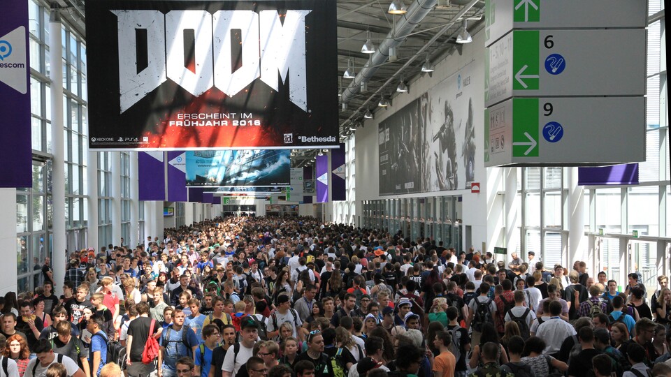 Die Gamescom war wieder sehr voll, keine Frage – doch zumindest etwas angenehmer als in der Vorjahren. Unter anderem, weil es an den größeren Ständen mehr Spielstationen gab.