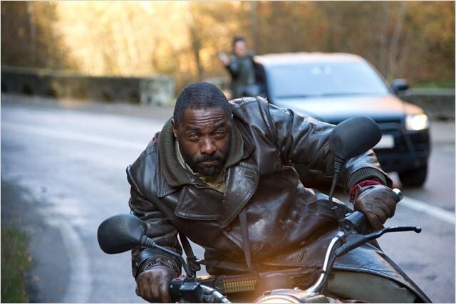 Co-Star Idris Elba (hier als Mönch Moreau zu sehen) bewirbt sich selbst gerade um eigene Comicrollen. So steht er im Gespräch, als neuer Blade oder Luke Cage eigene Filme zu bekommen.