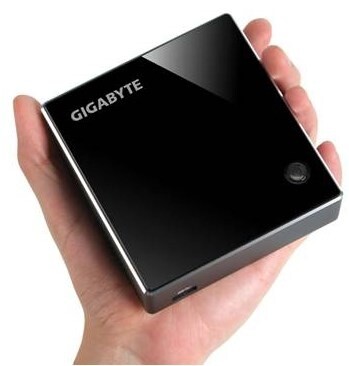 Gigabyte Brix - Desktop in der Hand