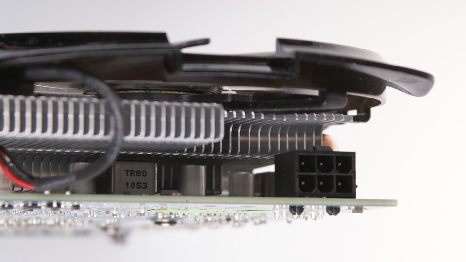 Mit ihrem 2-Slot-Lüfter misst die Gigabyte Radeon HD 7850 OC lediglich 24,1 Zentimeter. 