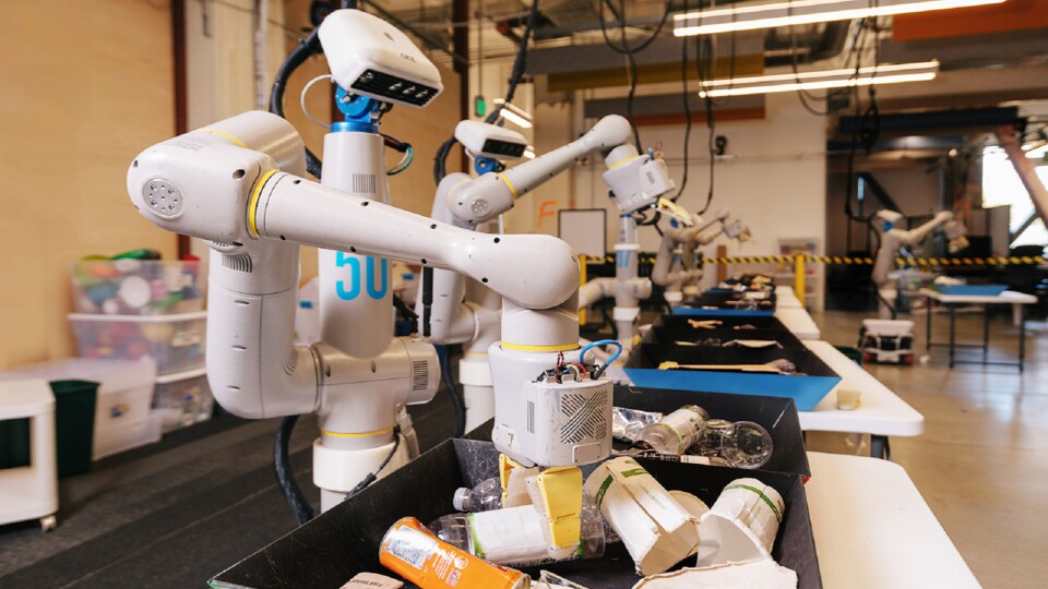Roboter lernen bei einer Tochterfirma von Google das Müll sortieren. (Bild: Alphabet X)