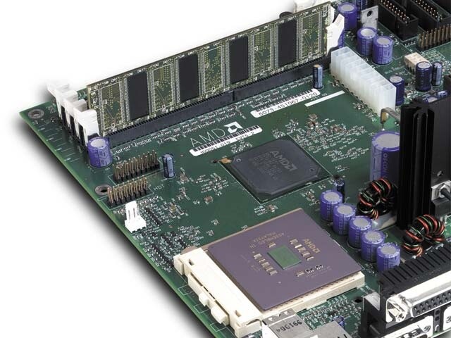 Athlon-Prozessor, AMD-761-Chipsatz und das dazu passende DDR-RAM setzen 2001 neue Standards.